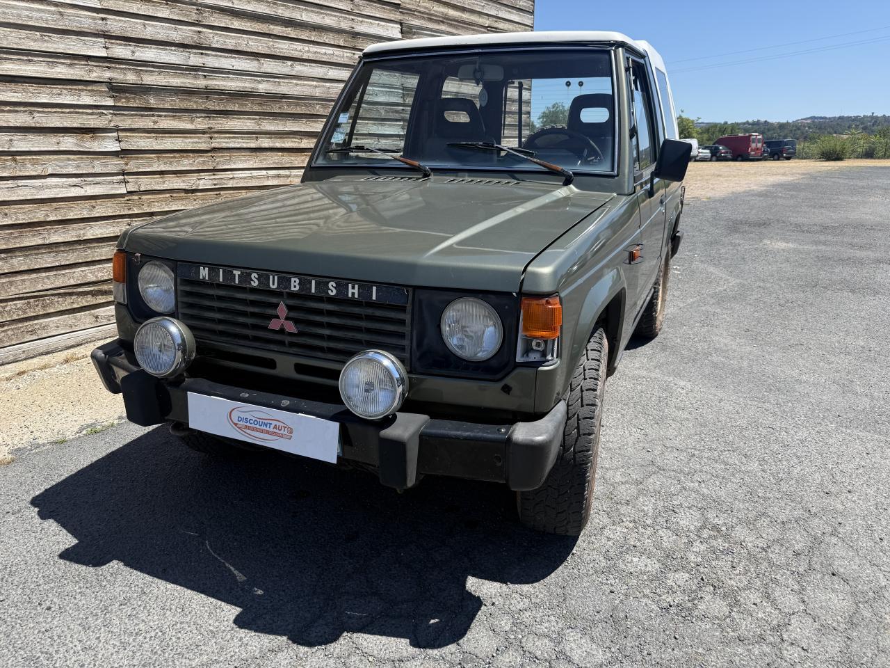 MITSUBISHI PAJERO