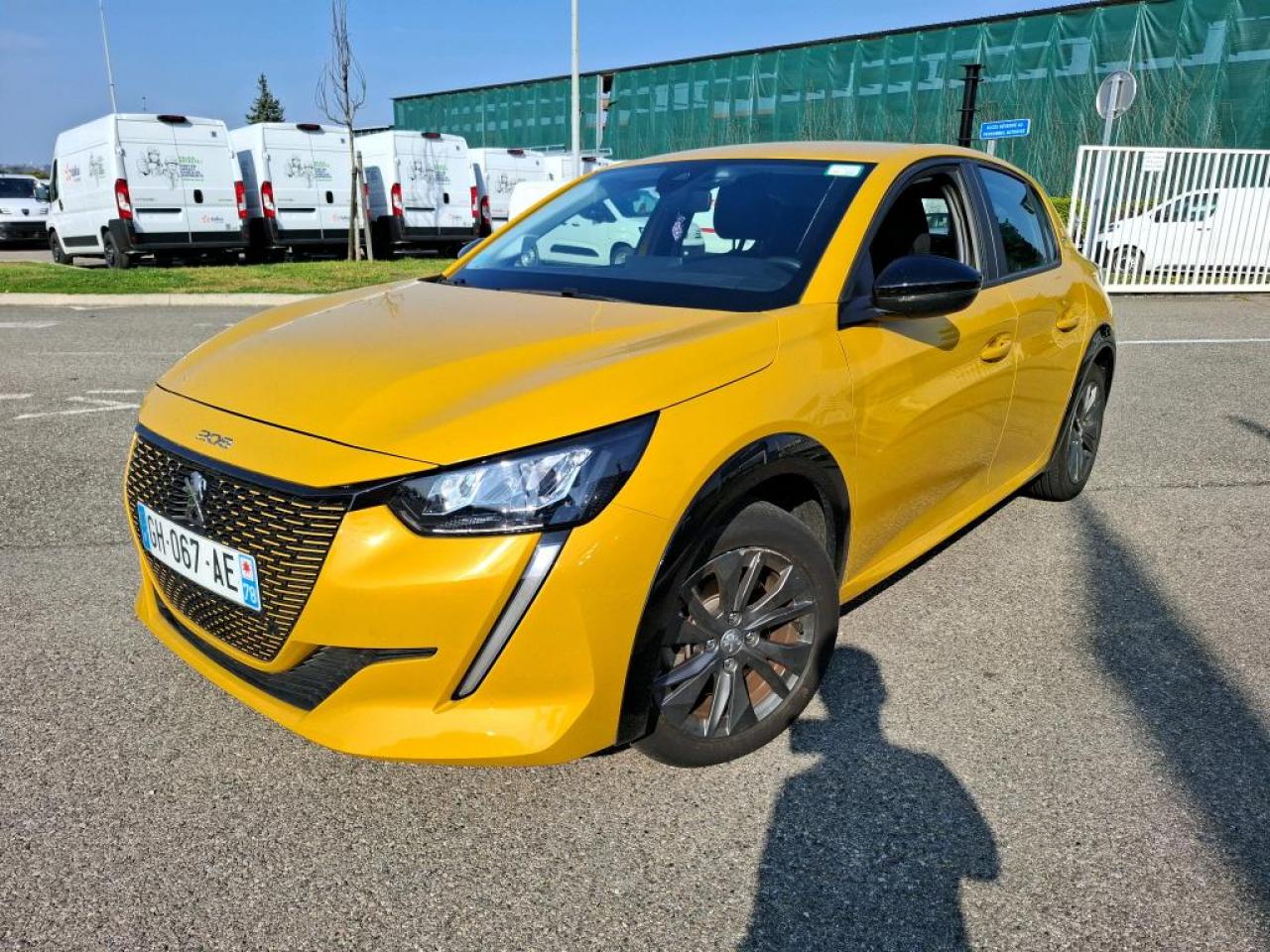 PEUGEOT 208