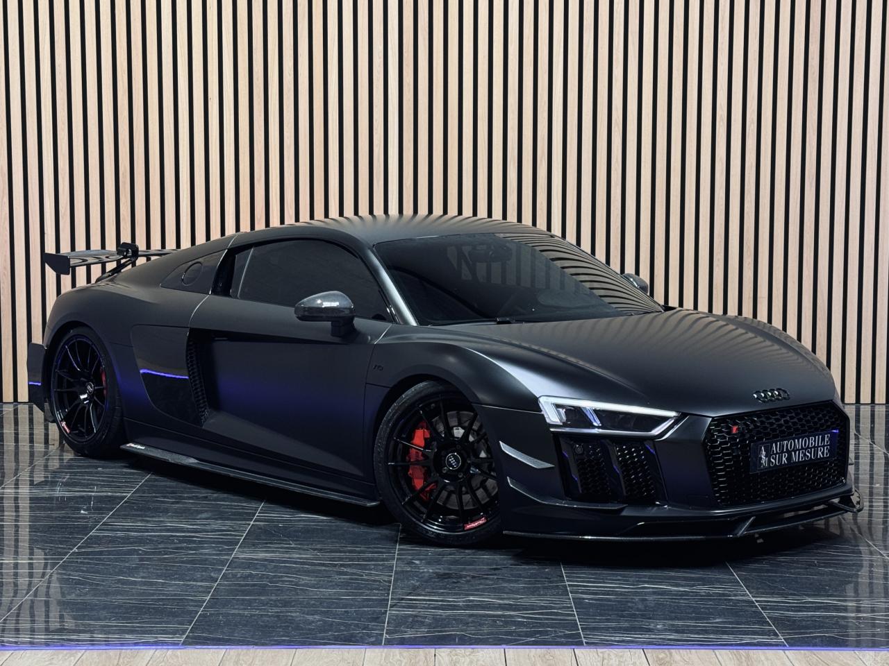 AUDI R8