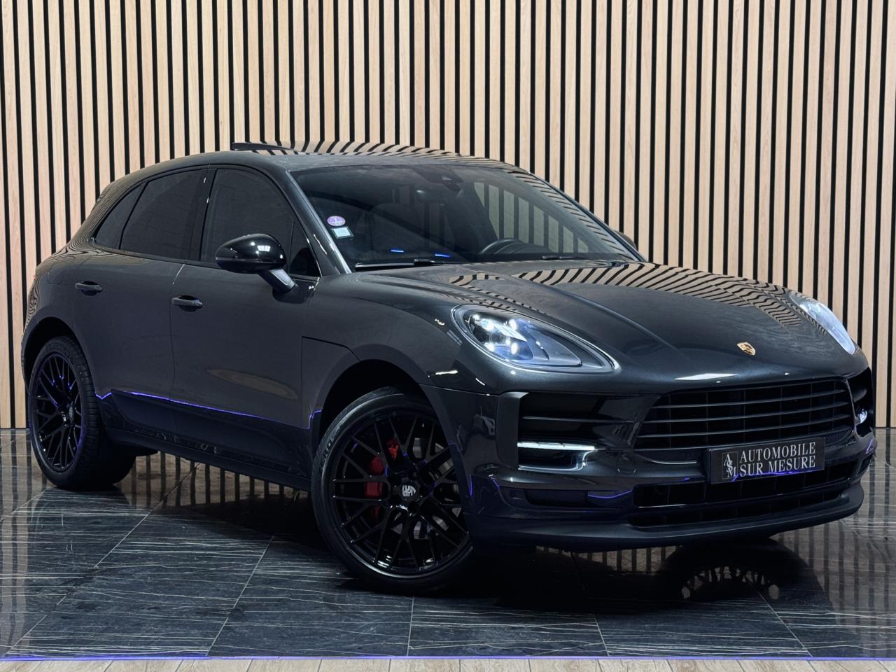 PORSCHE MACAN