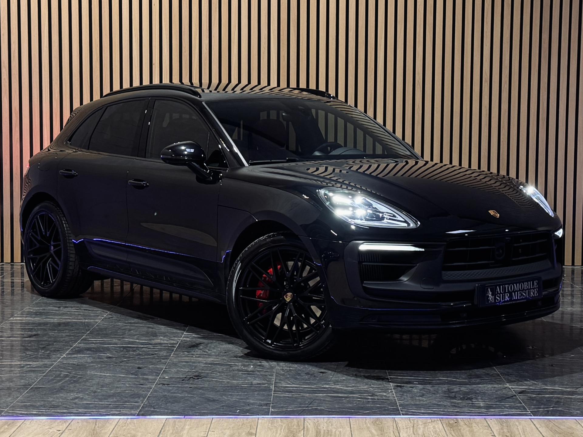PORSCHE MACAN