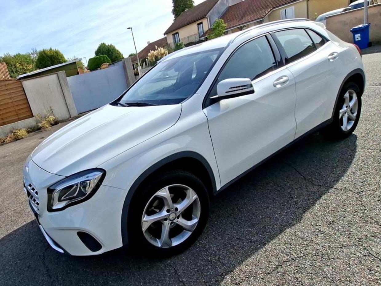 MERCEDES GLA