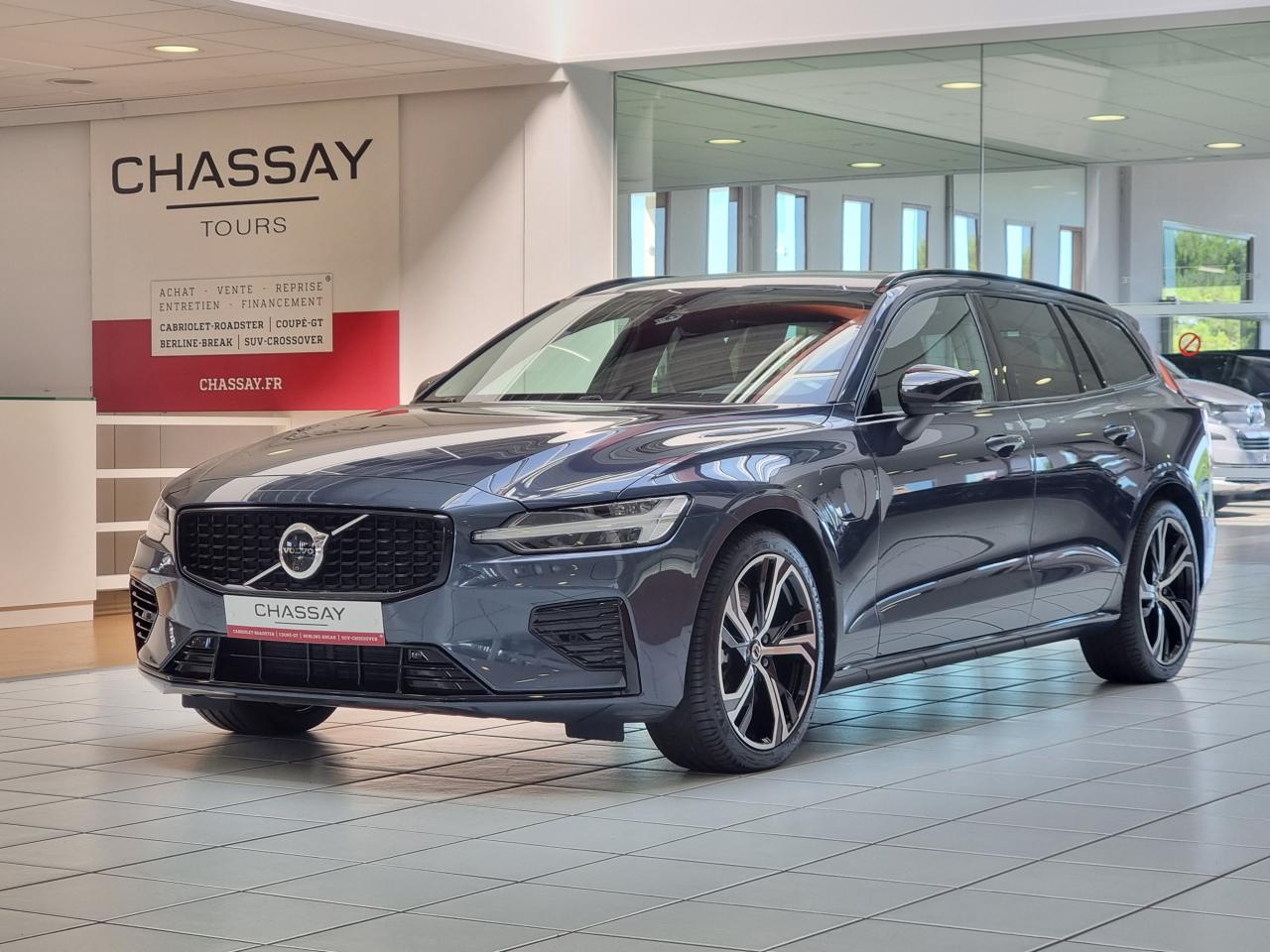 VOLVO V60 II (2) T6 AWD HYBRIDE RECHARGEABLE 253 CH + 145 CH PLUS STYLE DARK GEARTRONIC 8