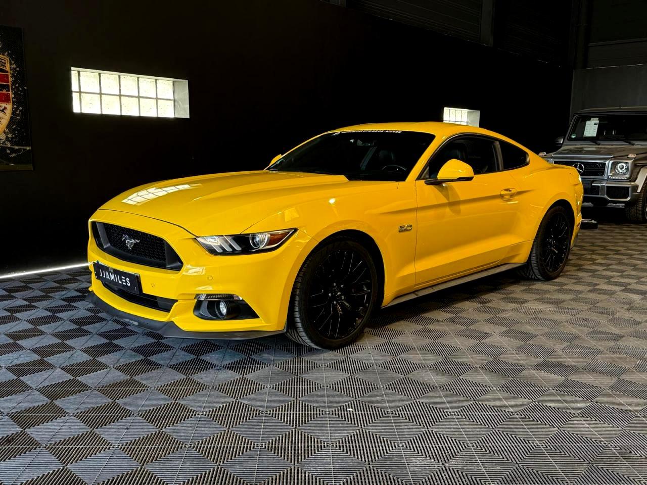 FORD MUSTANG