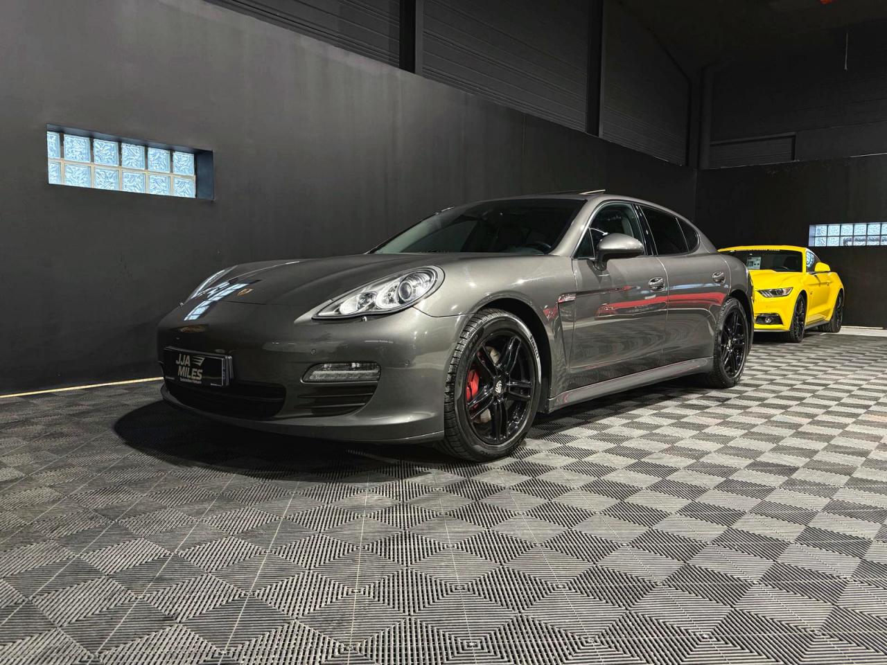PORSCHE PANAMERA