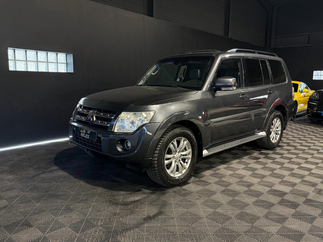 MITSUBISHI PAJERO