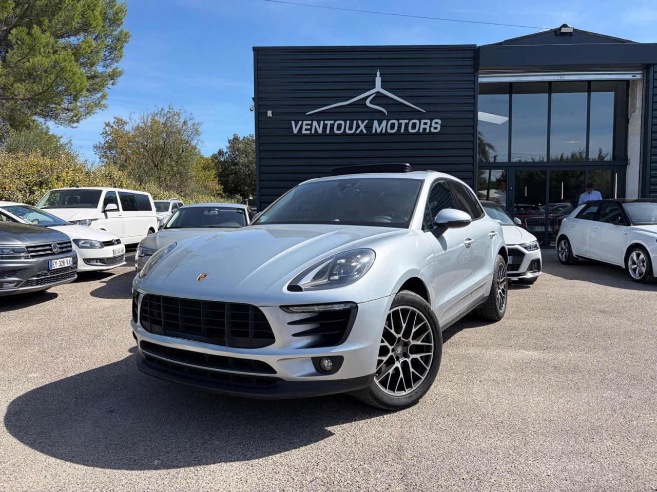 PORSCHE MACAN