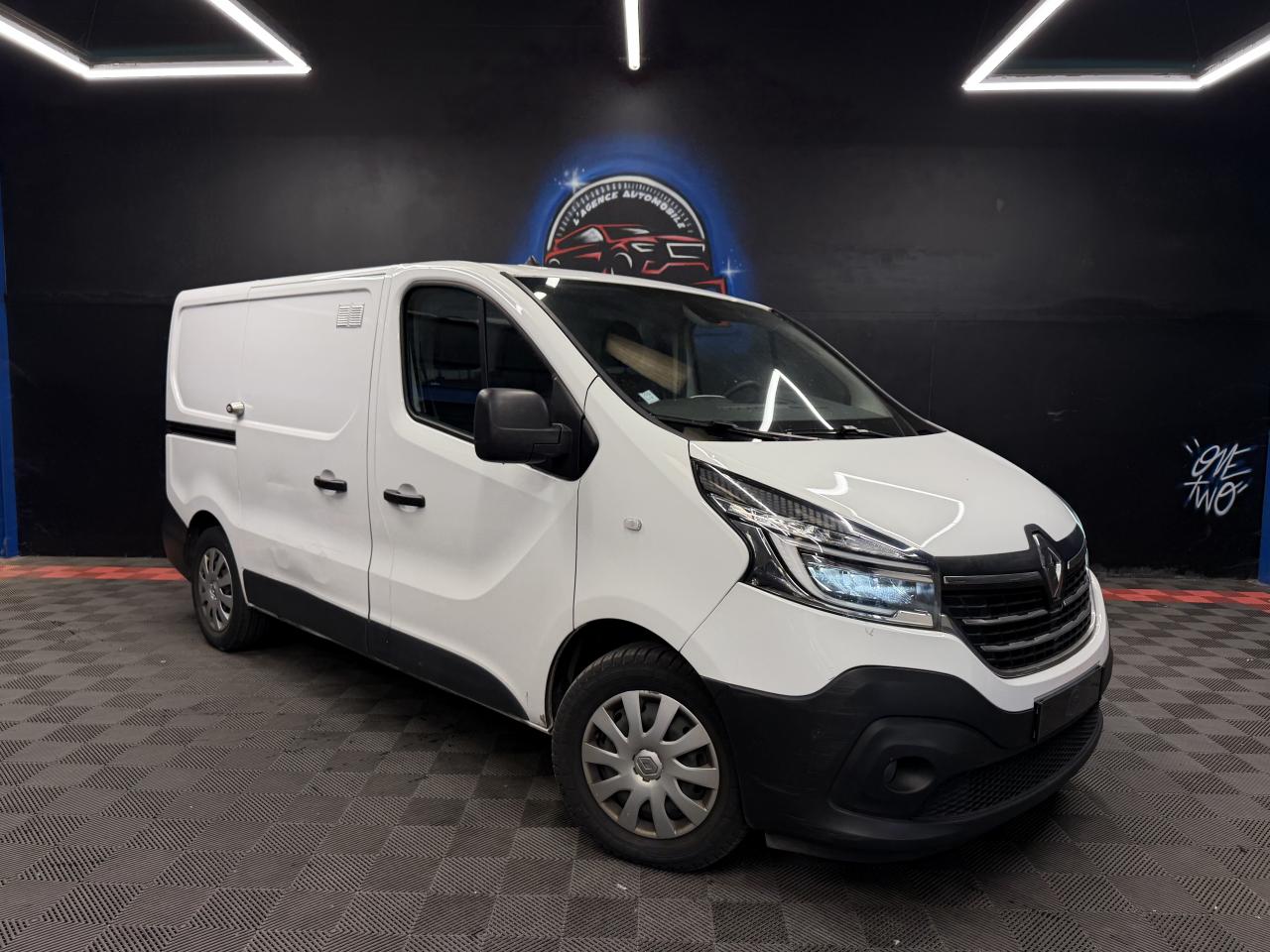 RENAULT TRAFIC III 2.0  dCi 145 CH / BOITE AUTOMATIQUE EDC6 / FOURGON L1H1 / CAMERA / PHASE 2
