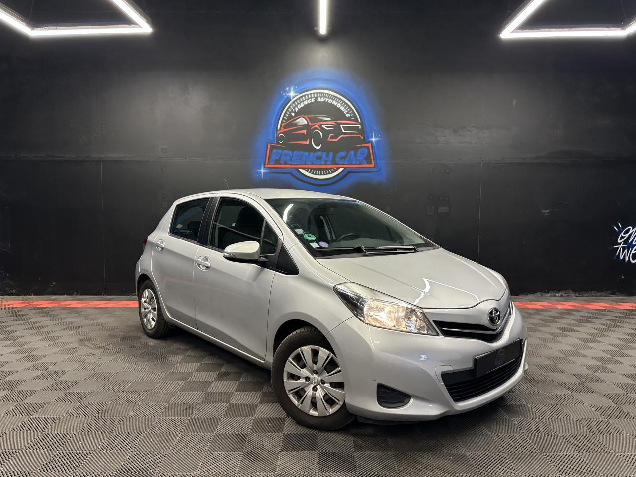 TOYOTA YARIS 1.3 VVT-I 100 CH / Dynamic / CLIMATISATION / CAMERA