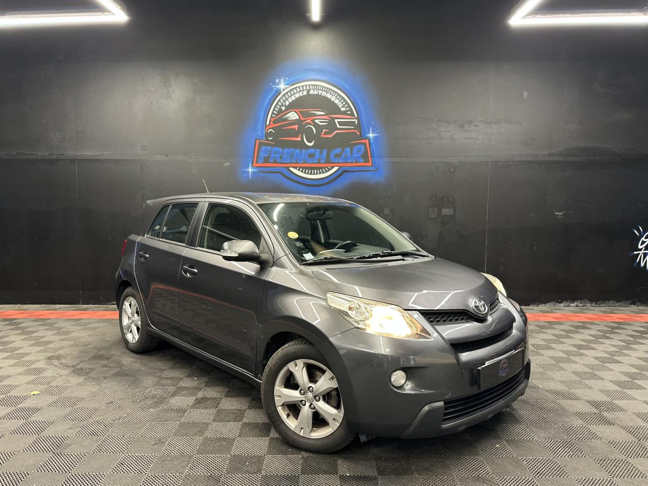TOYOTA URBAN CRUISER