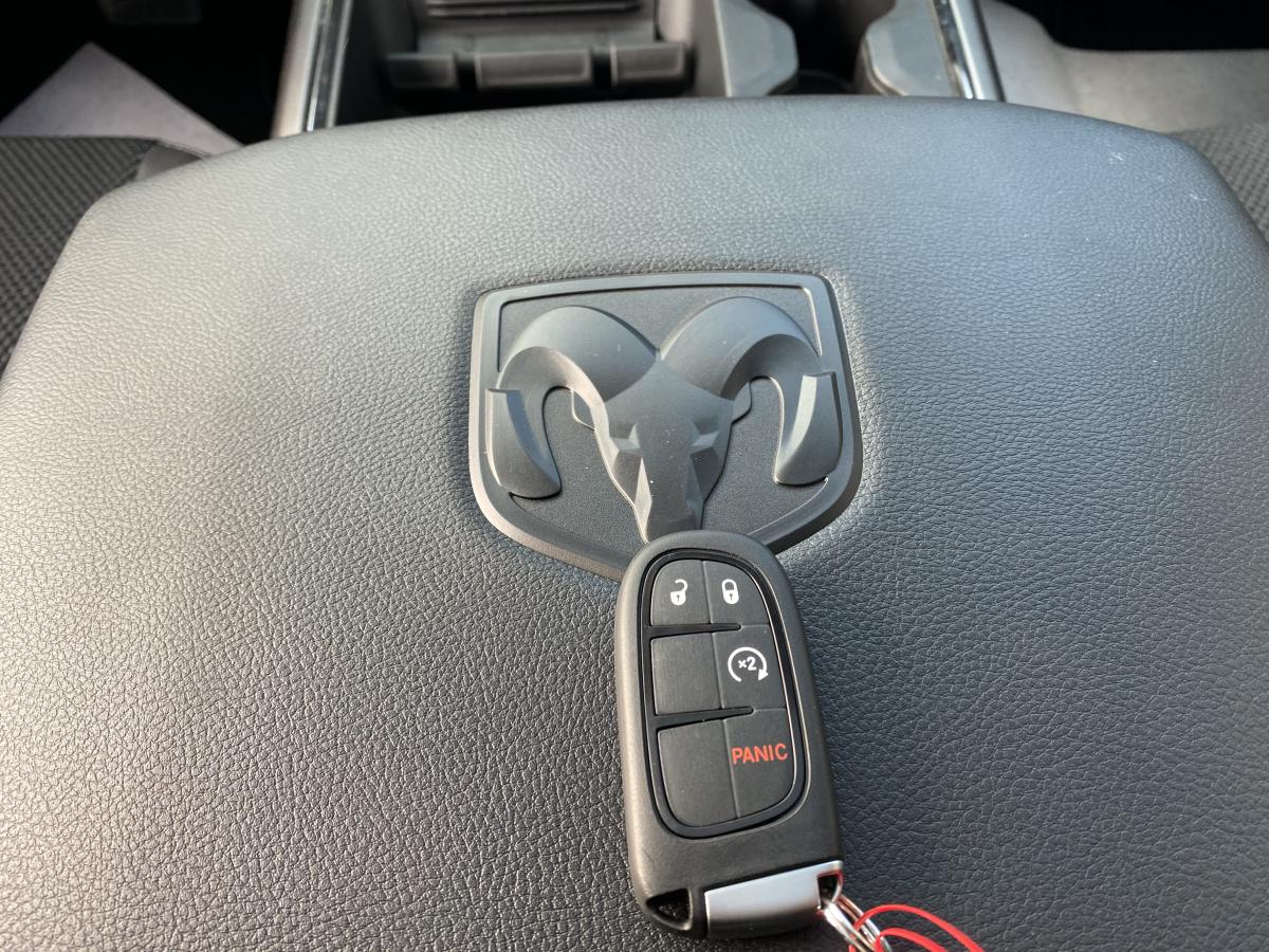 DODGE RAM CREW SPORT CLASSIC BLACK PACKAGE 2020