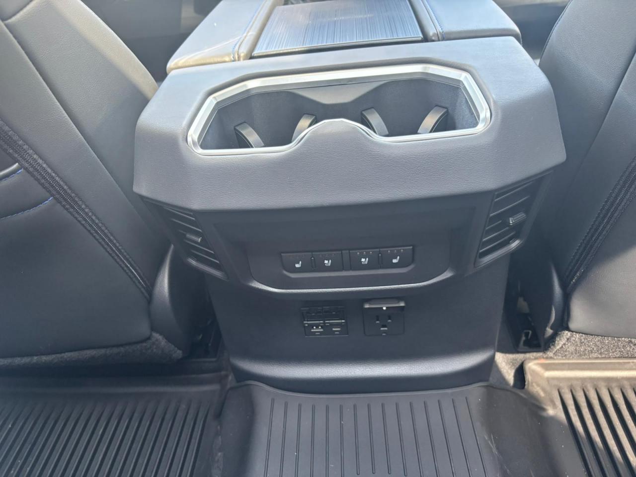 TOYOTA TUNDRA Crewmax PLATINUM