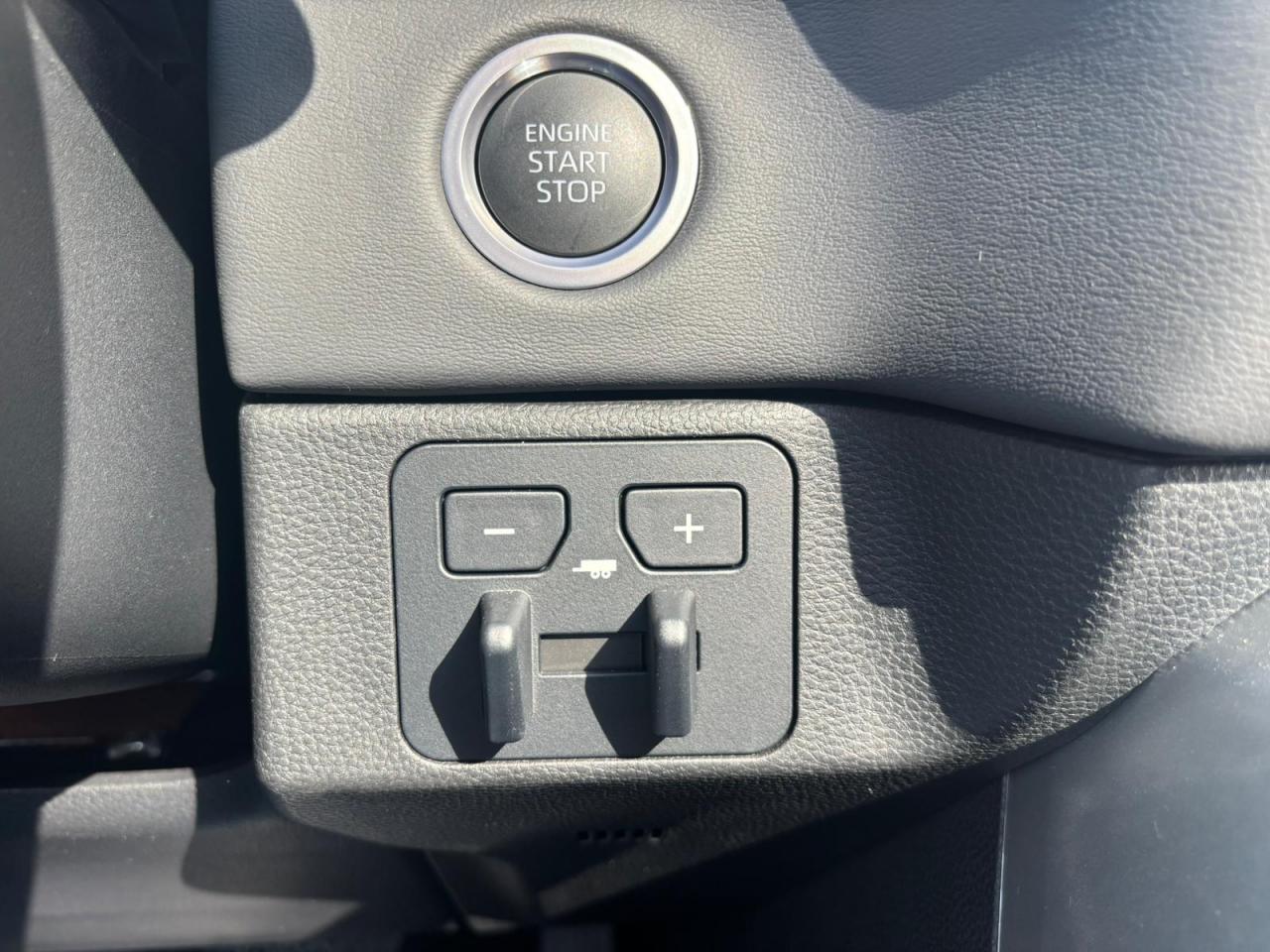 TOYOTA TUNDRA Crewmax PLATINUM