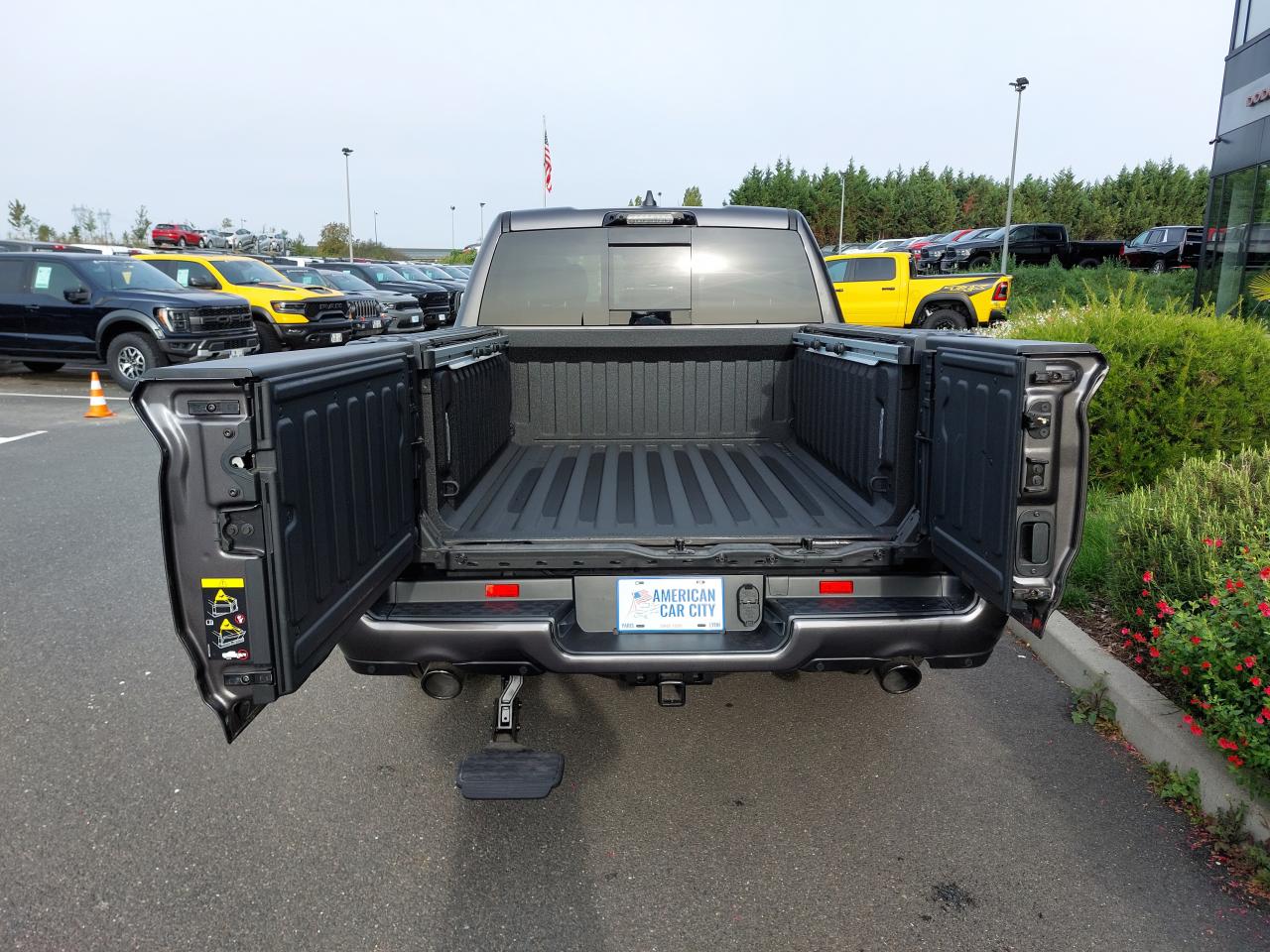 DODGE RAM 1500 CREW LIMITED NIGHT EDITION RAMBOX