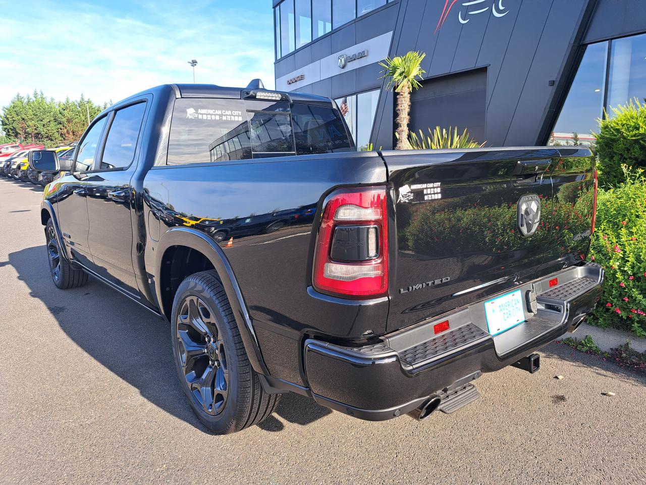 DODGE RAM 1500 CREW LIMITED NIGHT EDITION