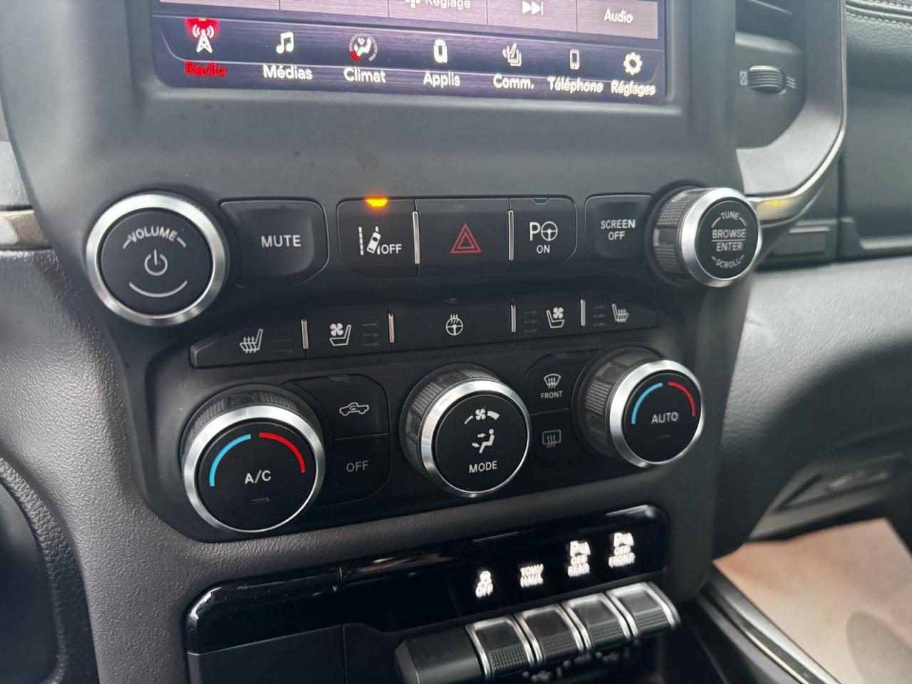 DODGE RAM 1500 CREW SPORT