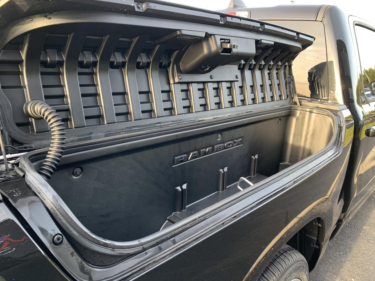 DODGE RAM 1500 CREW SPORT NIGHT EDITION AIR RAMBOX