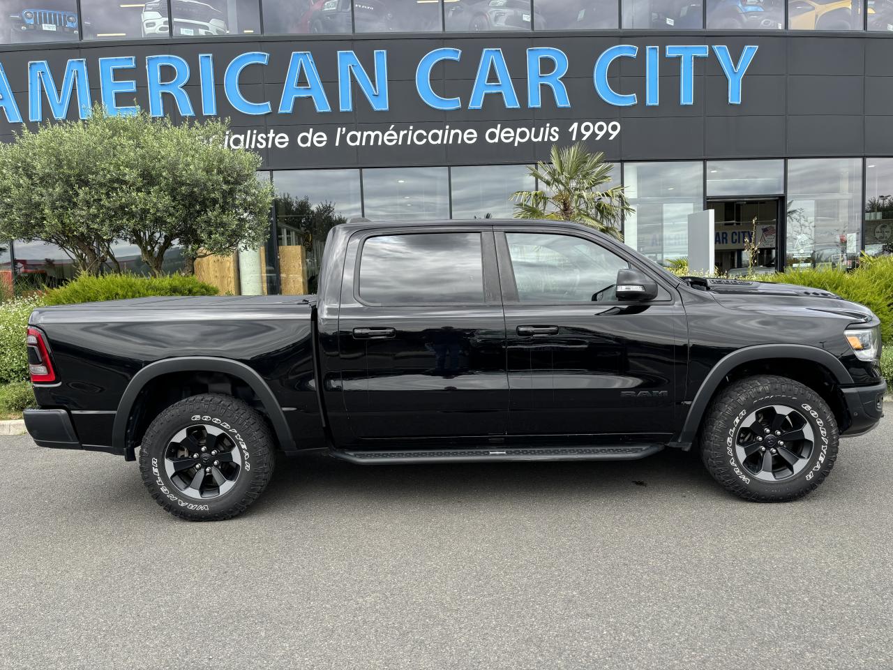 DODGE RAM 1500 CREW REBEL AIR