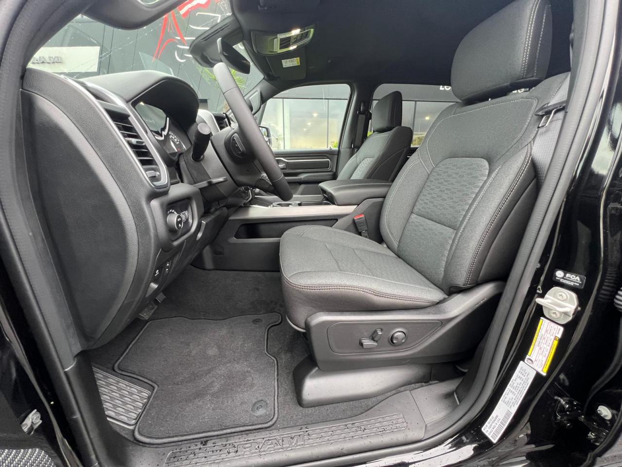 DODGE RAM 1500 CREW CAB BIGHORN NIGHT EDITION 2025