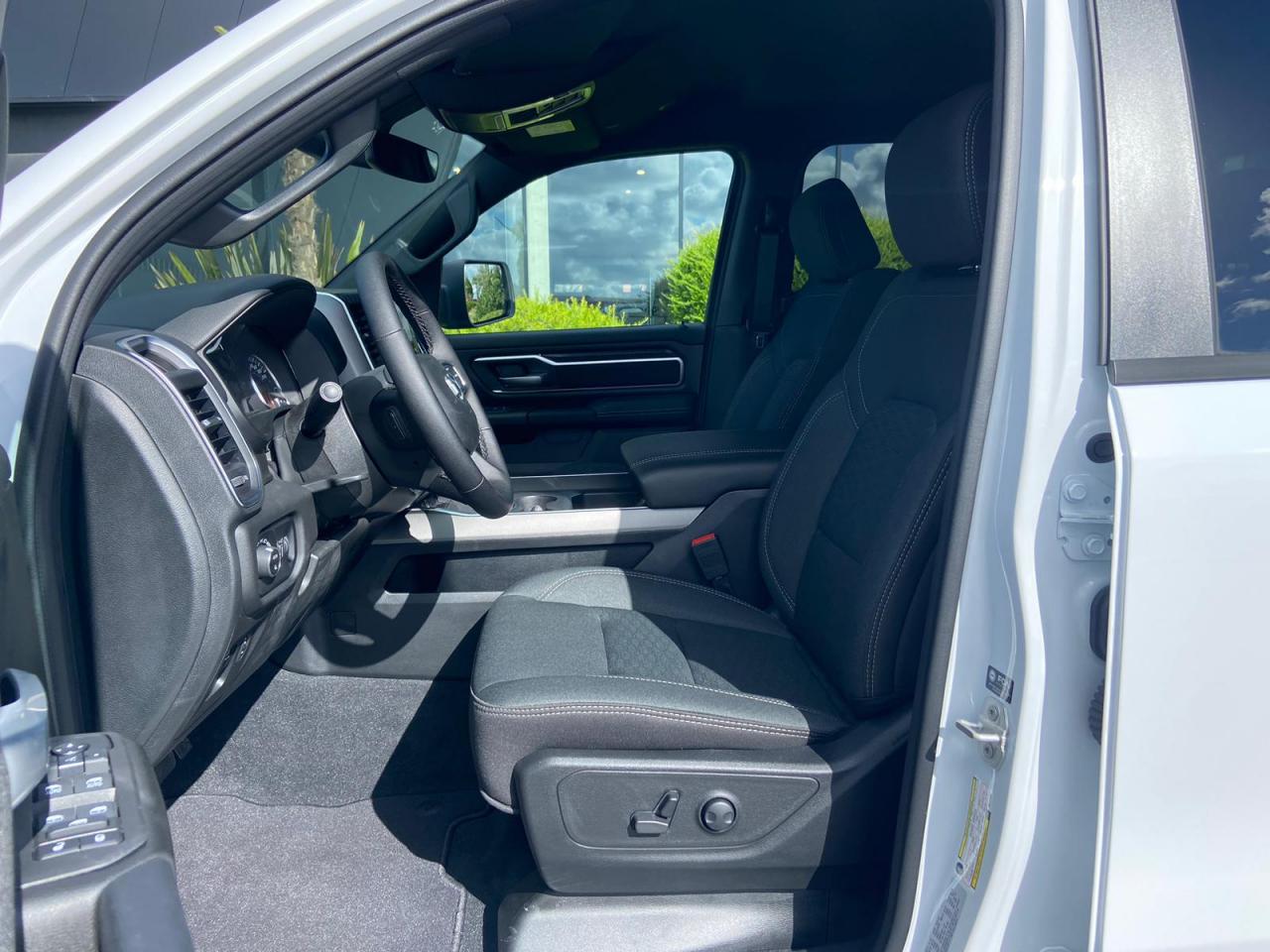 DODGE RAM 1500 CREW CAB BIGHORN NIGHT EDITION 2025