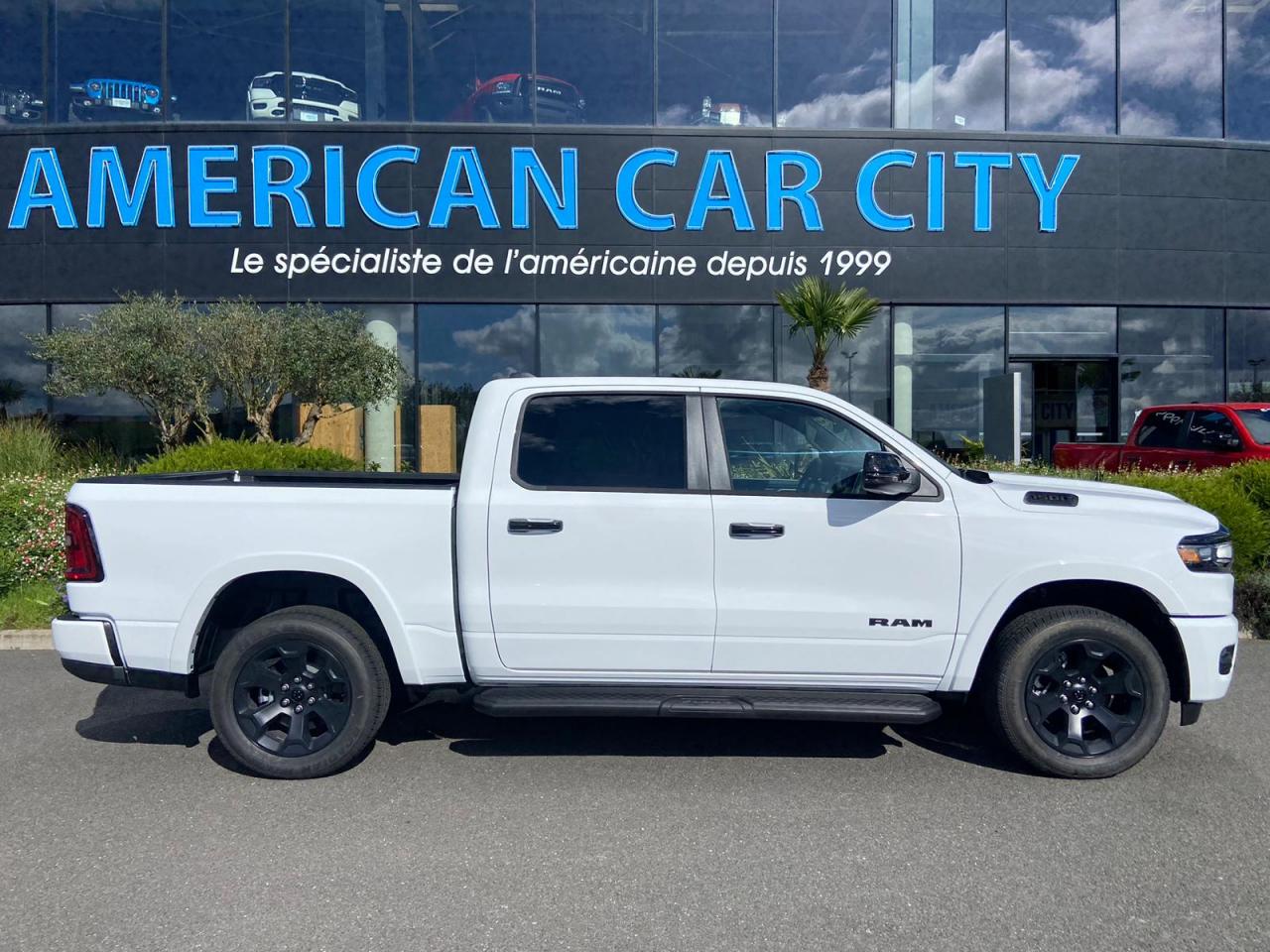 DODGE RAM 1500 CREW CAB BIGHORN NIGHT EDITION 2025