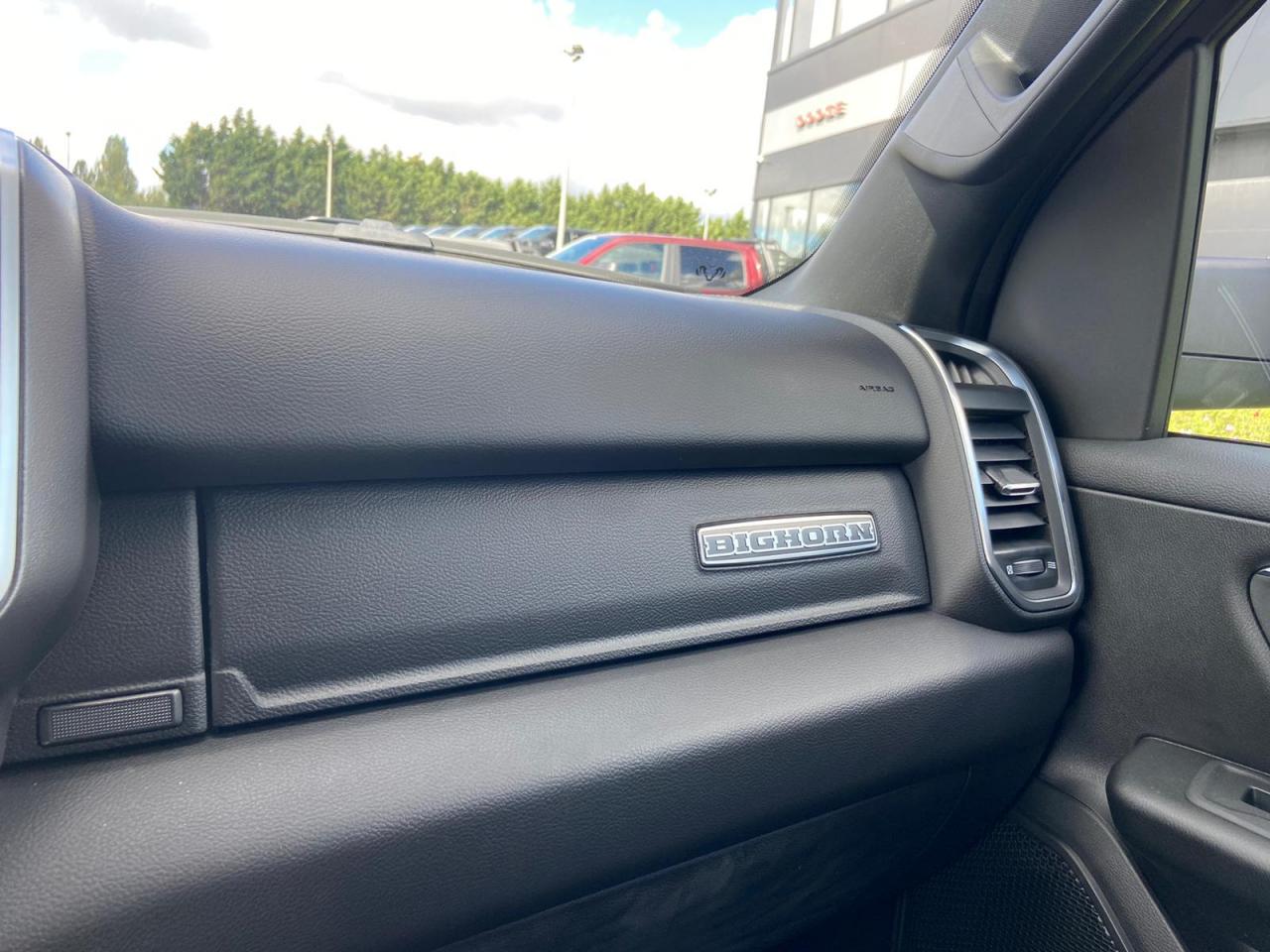 DODGE RAM 1500 CREW CAB BIGHORN NIGHT EDITION 2025