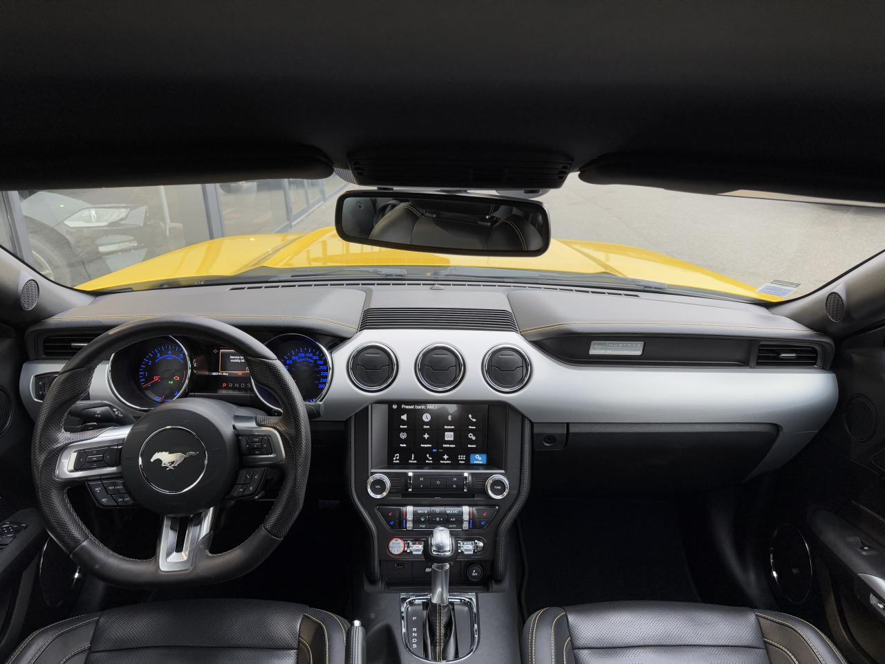 FORD MUSTANG GT Fastback V8 5.0L - Black shadow edition