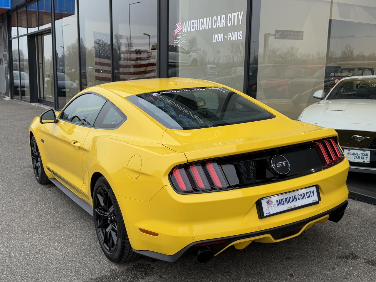 FORD MUSTANG GT Fastback V8 5.0L - Black shadow edition