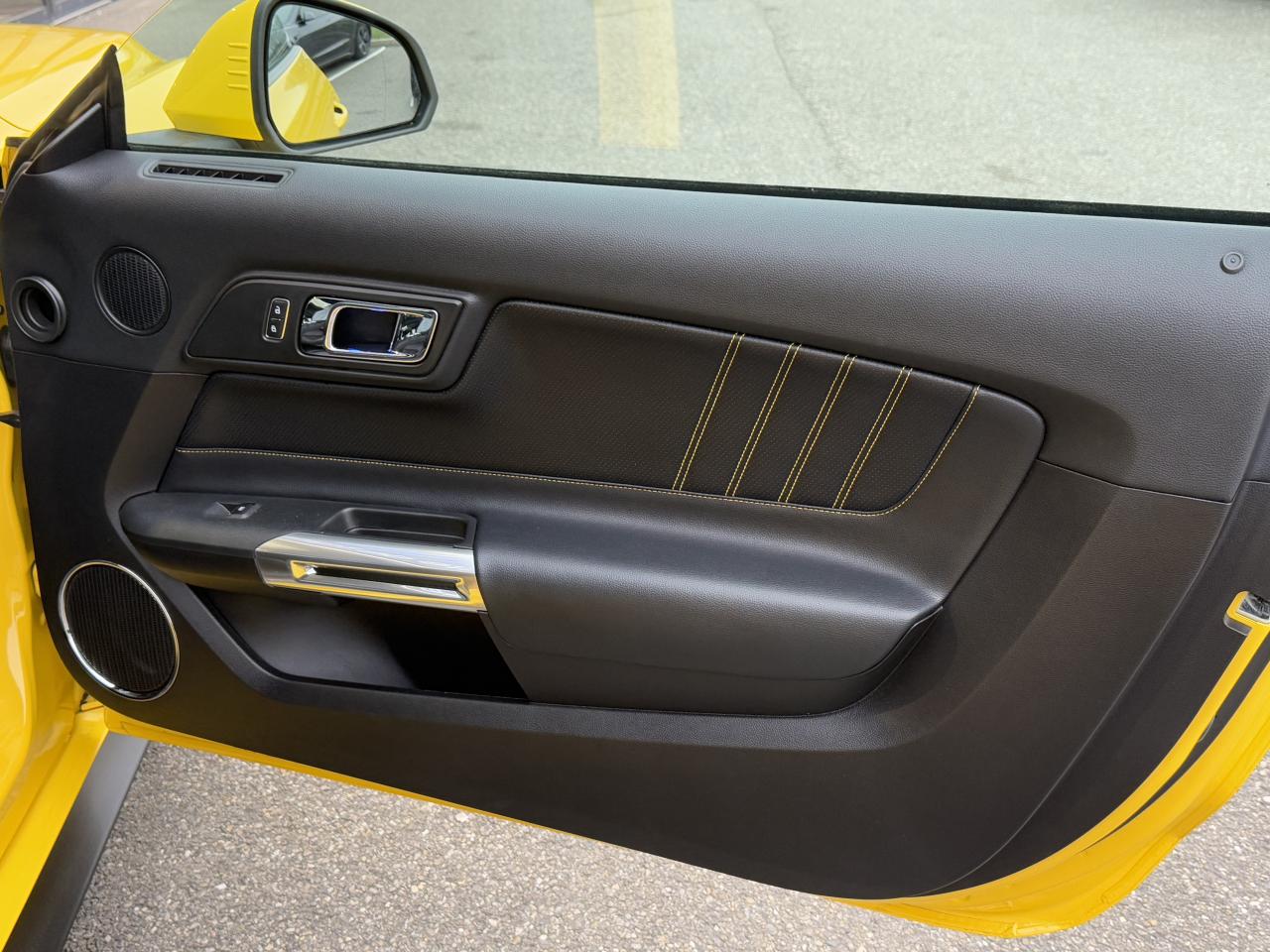 FORD MUSTANG GT Fastback V8 5.0L - Black shadow edition