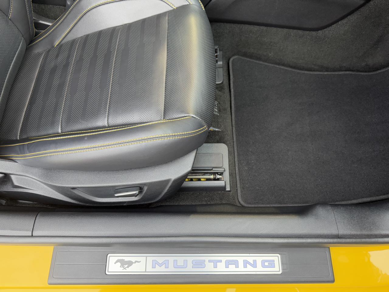 FORD MUSTANG GT Fastback V8 5.0L - Black shadow edition