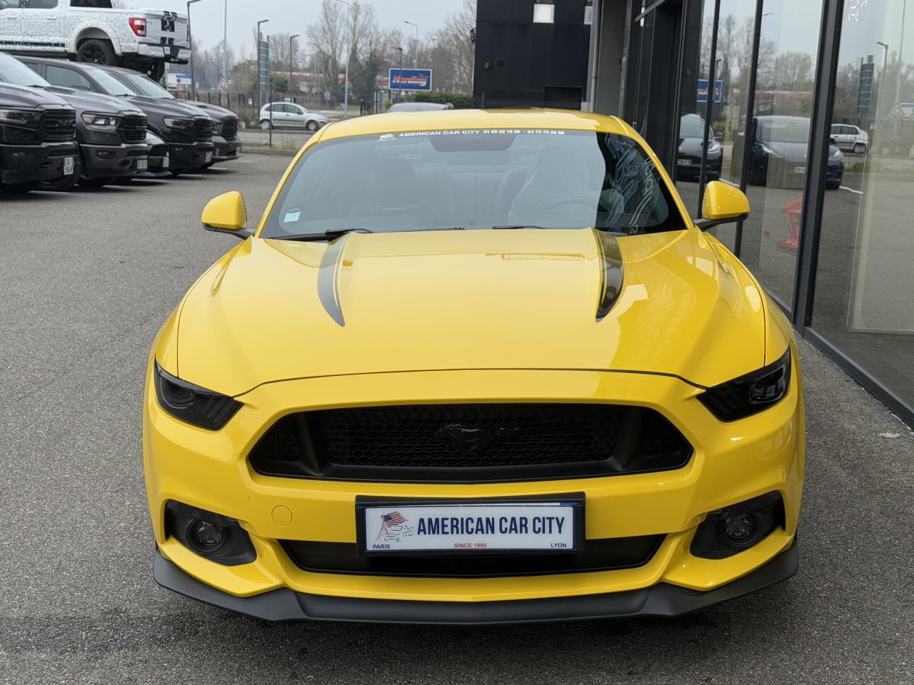 FORD MUSTANG GT Fastback V8 5.0L - Black shadow edition