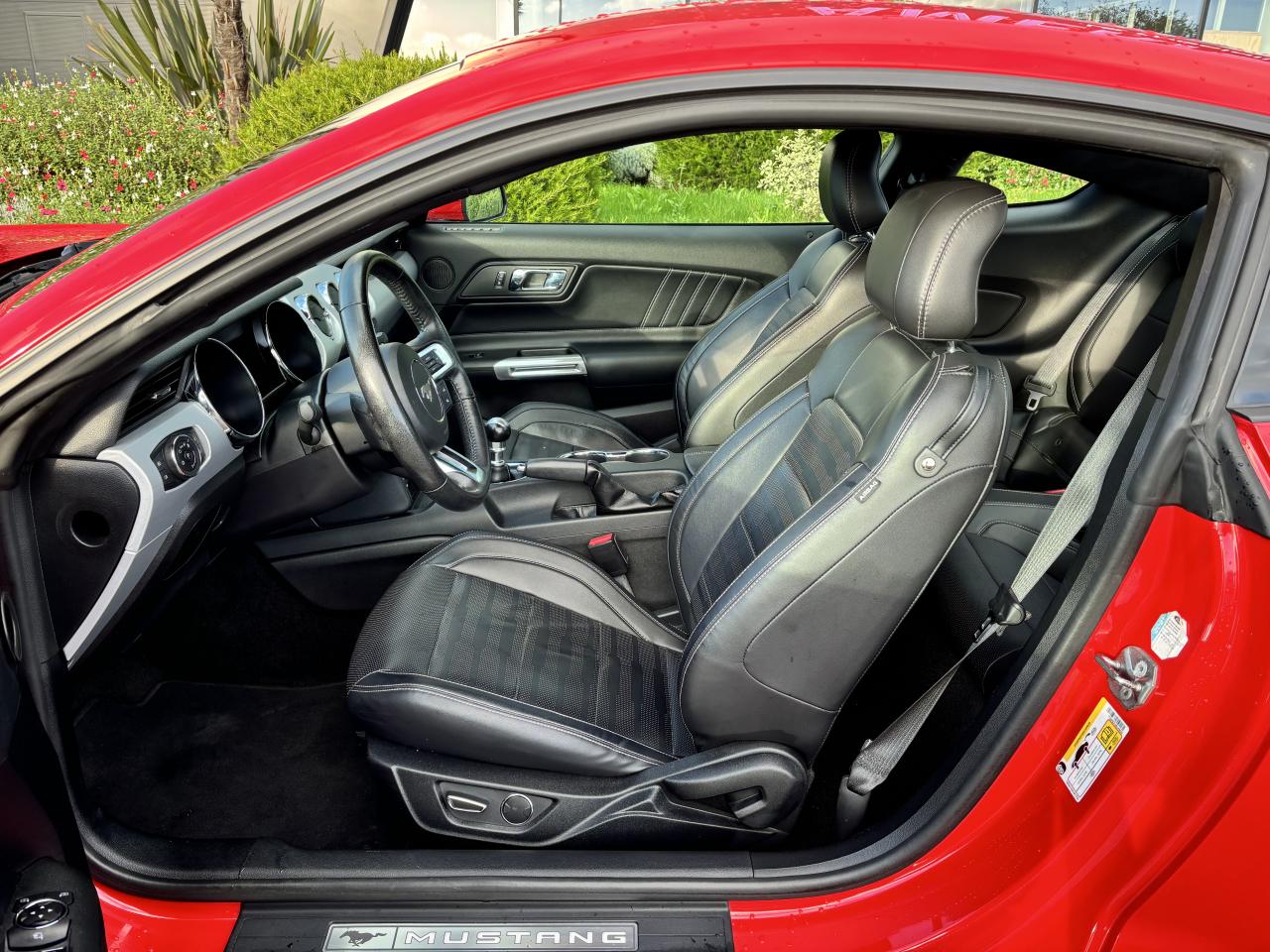 FORD MUSTANG GT Fastback V8 5.0L BLACK SHADOW EDITION