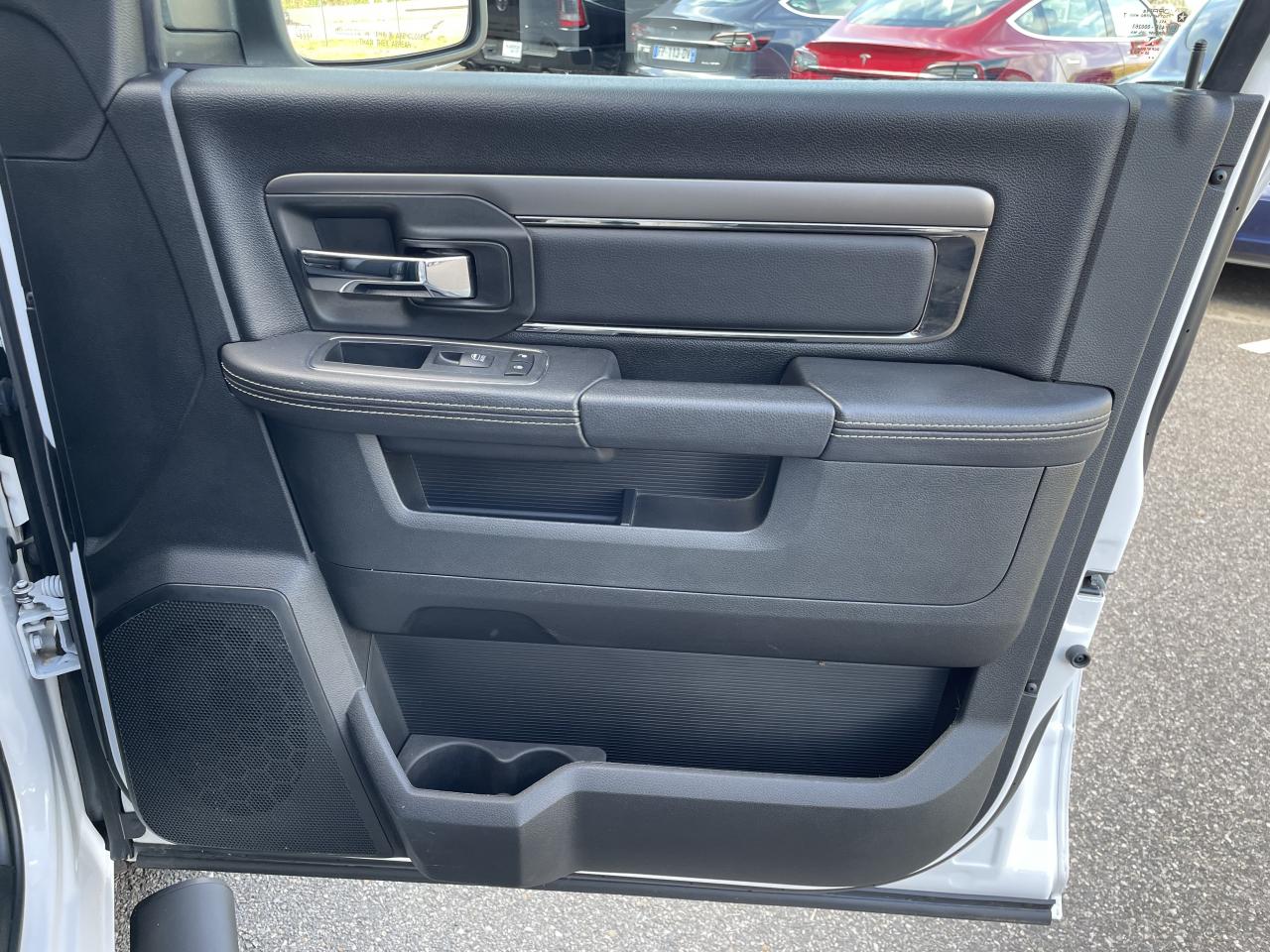 DODGE RAM CREW SPORT CLASSIC BLACK PACKAGE