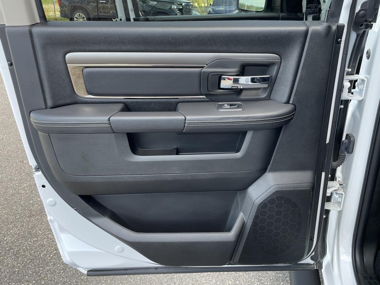 DODGE RAM CREW SPORT CLASSIC BLACK PACKAGE