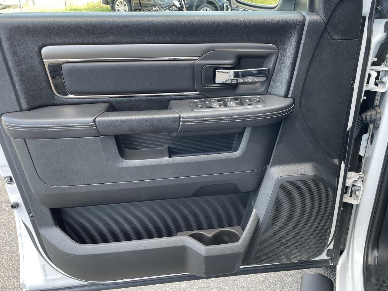 DODGE RAM CREW SPORT CLASSIC BLACK PACKAGE