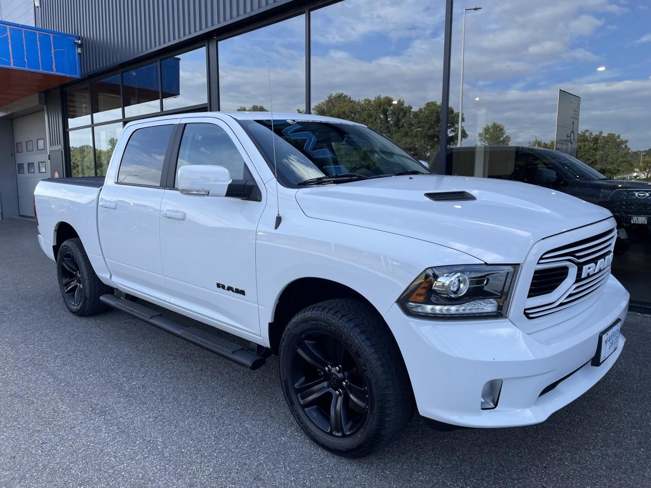DODGE RAM CREW SPORT CLASSIC BLACK PACKAGE