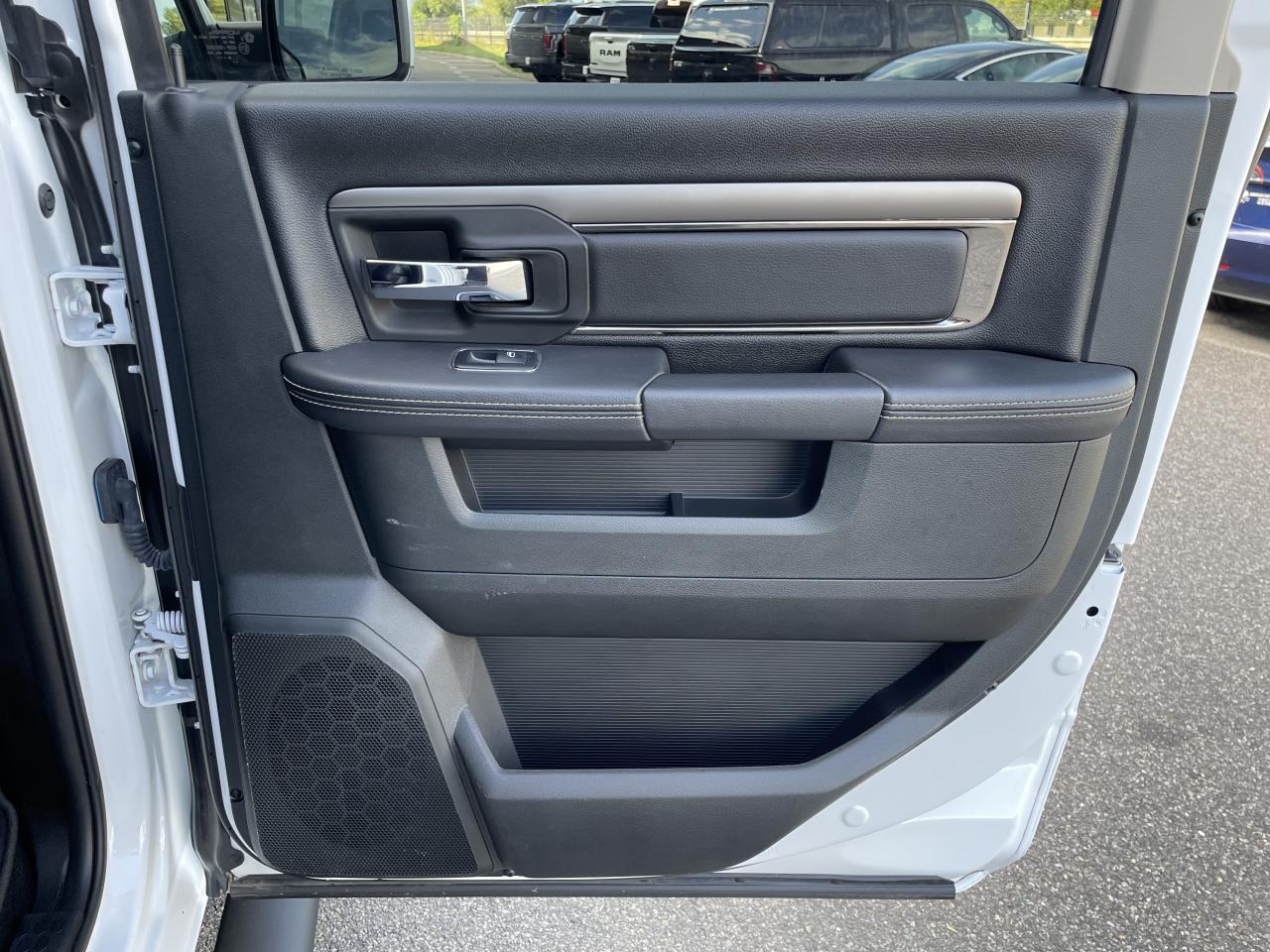 DODGE RAM CREW SPORT CLASSIC BLACK PACKAGE