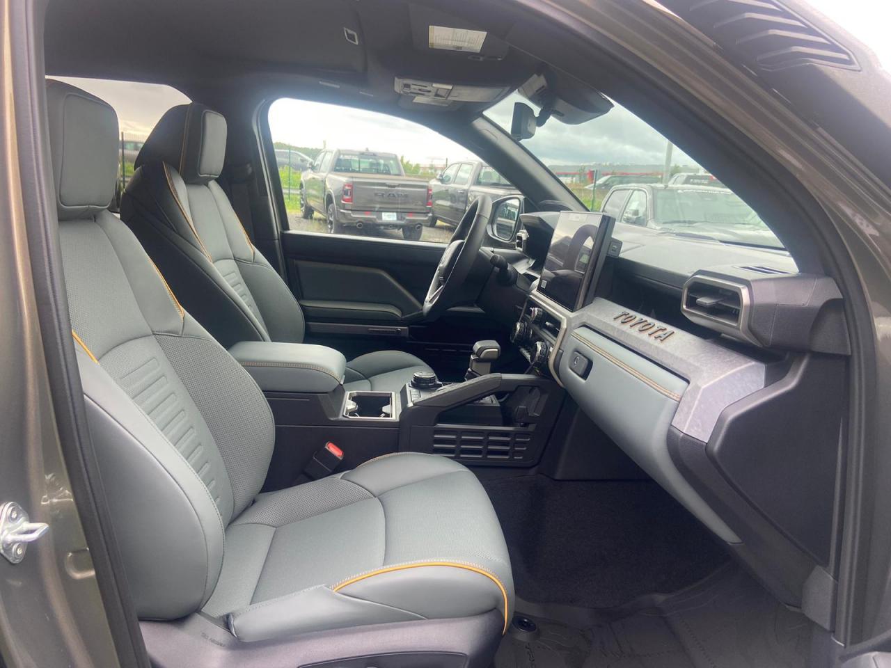 TOYOTA TACOMA 4X4 Double Cab Hybrid Trailhunter