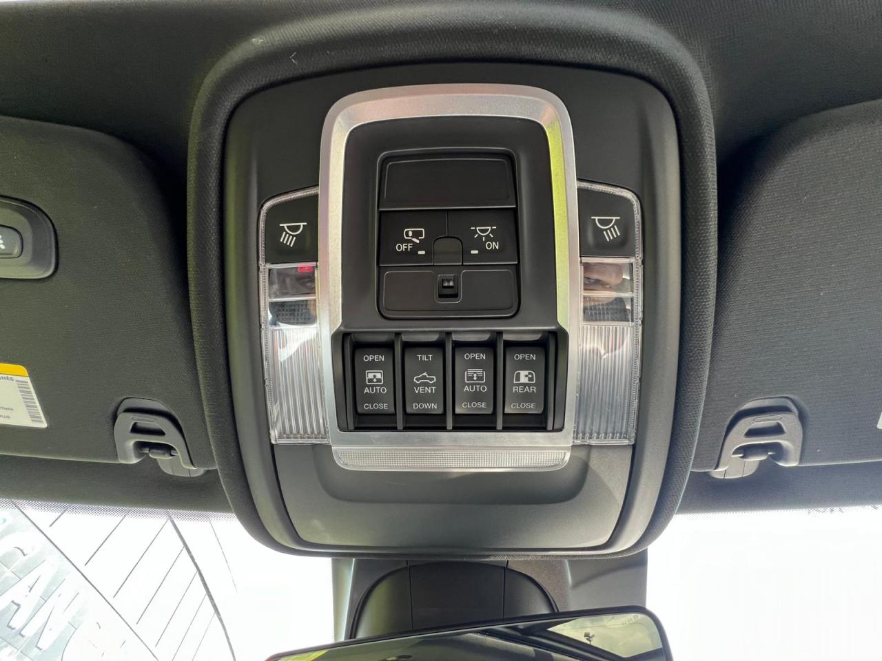 DODGE RAM 1500 CREW SPORT V8 5.7L HEMI