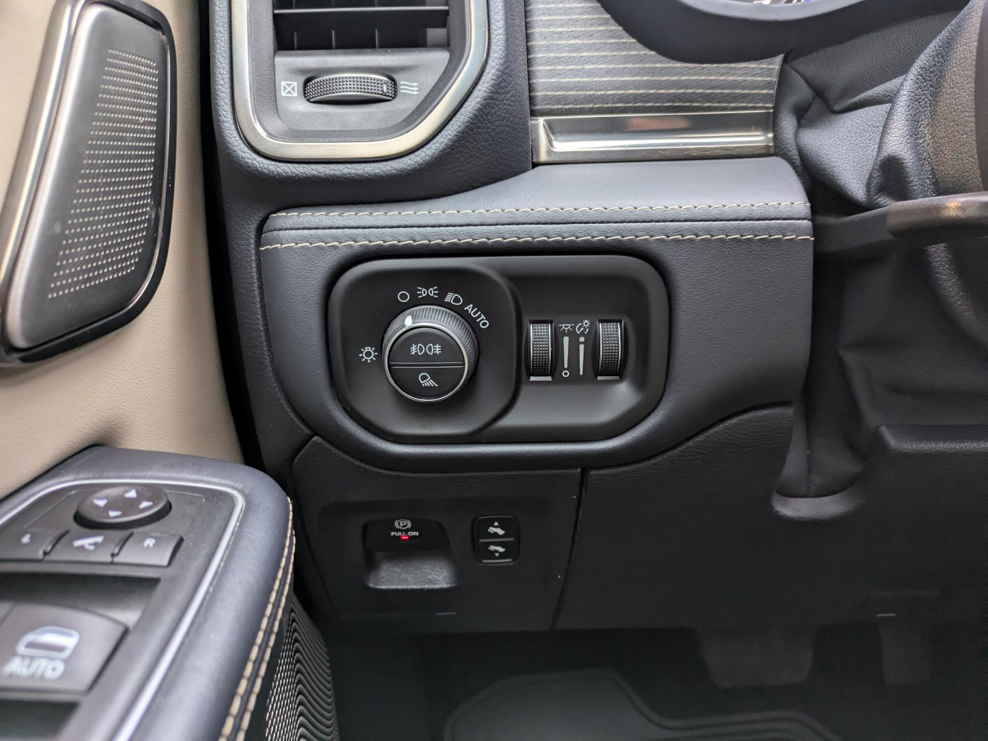 DODGE RAM 1500 CREW LIMITED