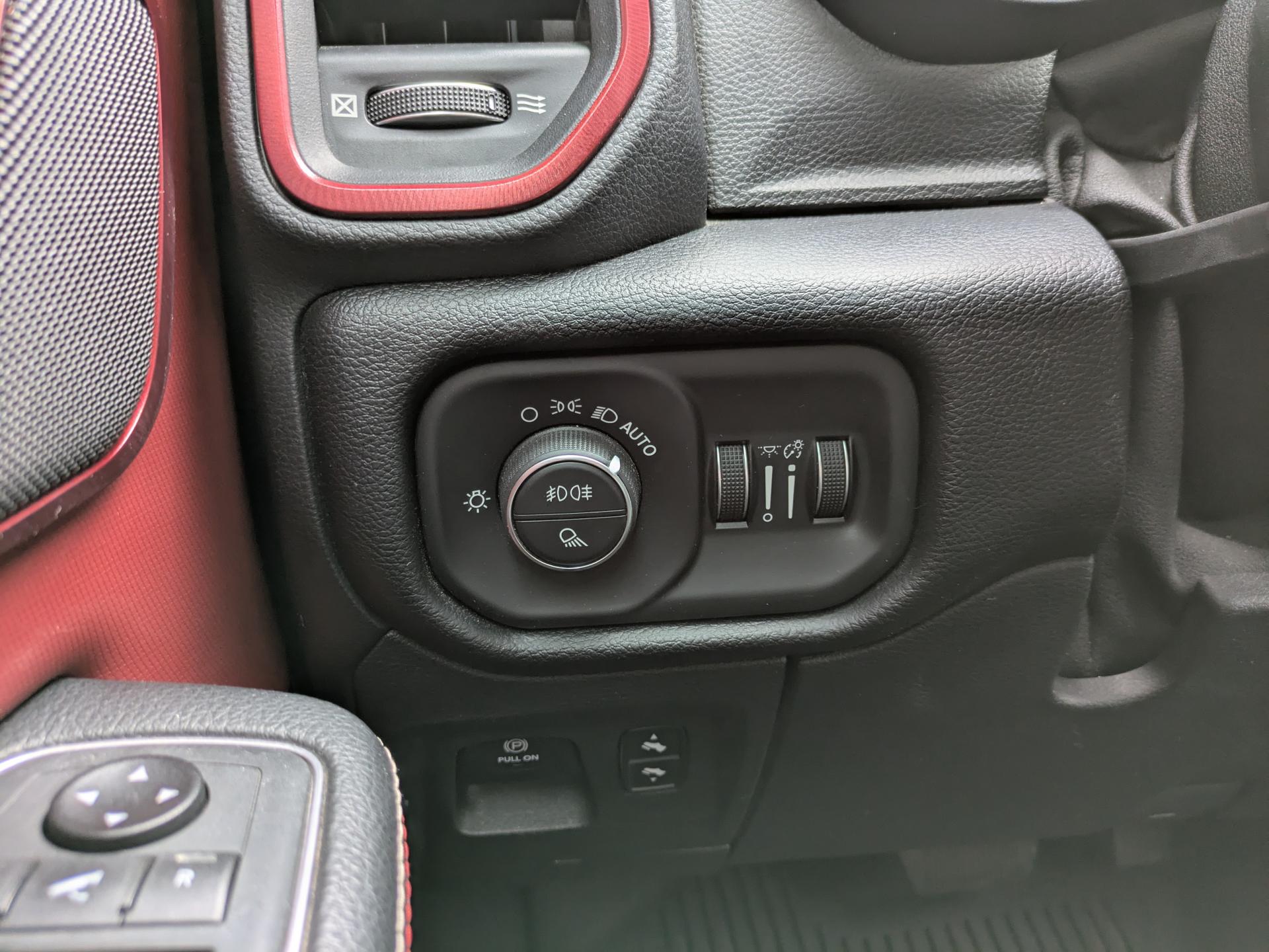 DODGE RAM 1500 CREW REBEL AIR