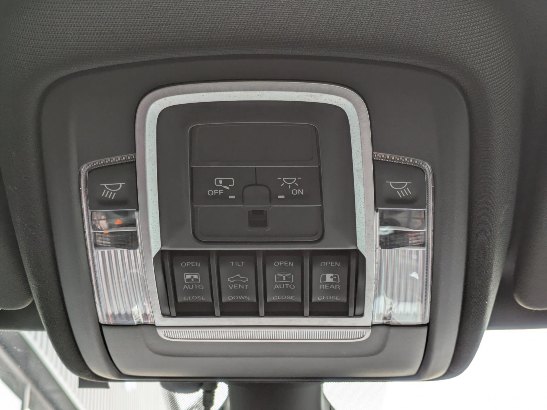 DODGE RAM 1500 CREW REBEL AIR