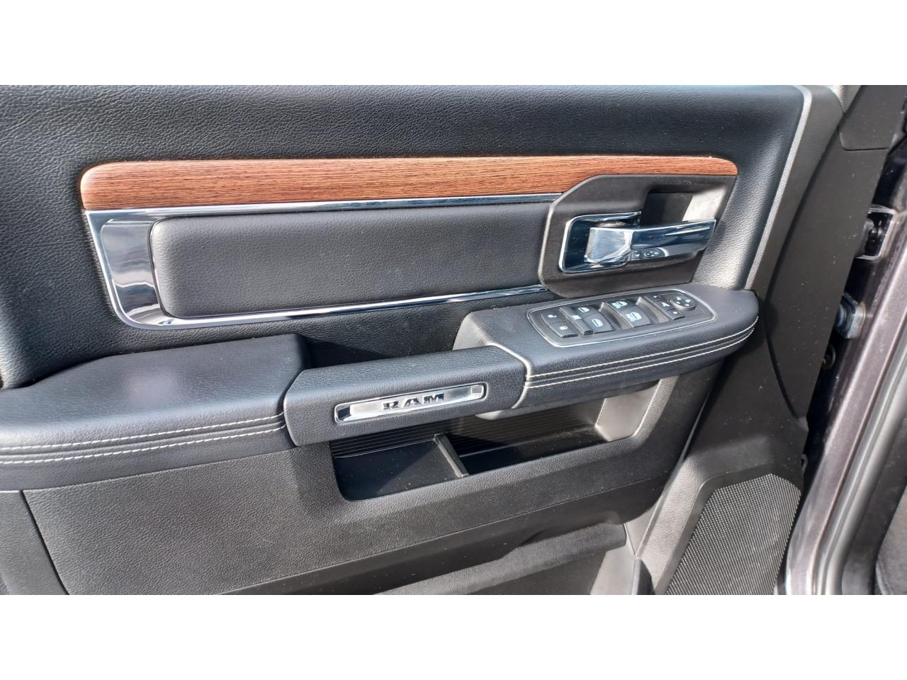 DODGE RAM 1500 CREW LARAMIE CLASSIC