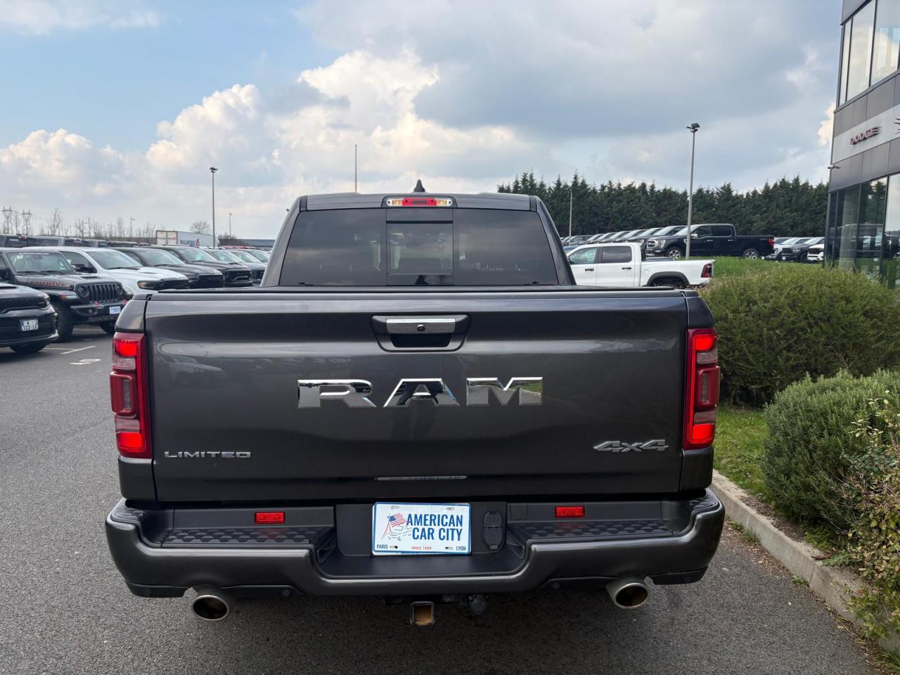 DODGE RAM 1500 CREW LIMITED RAMBOX