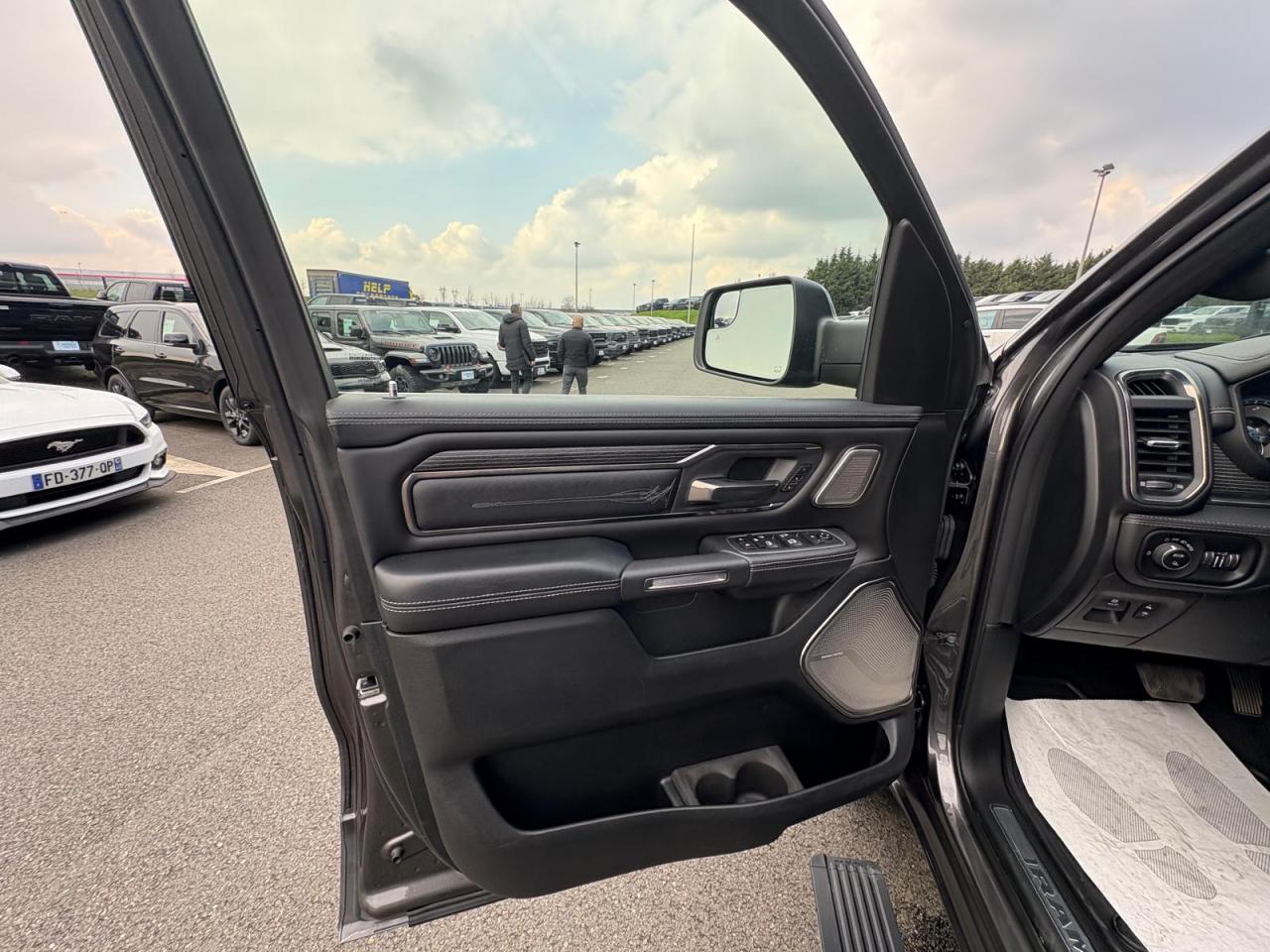 DODGE RAM 1500 CREW LIMITED RAMBOX