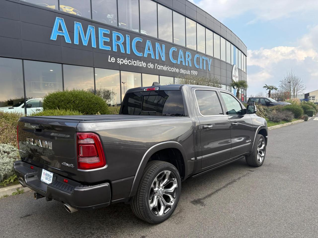 DODGE RAM 1500 CREW LIMITED RAMBOX