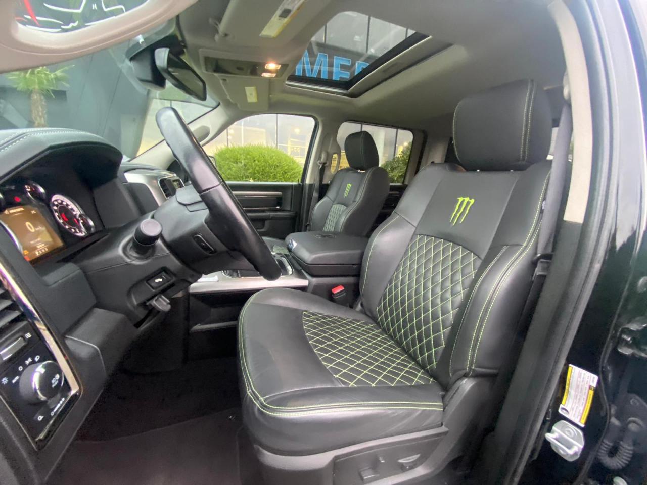 DODGE RAM 1500 CREW SPORT CLASSIC BLACK PACKAGE