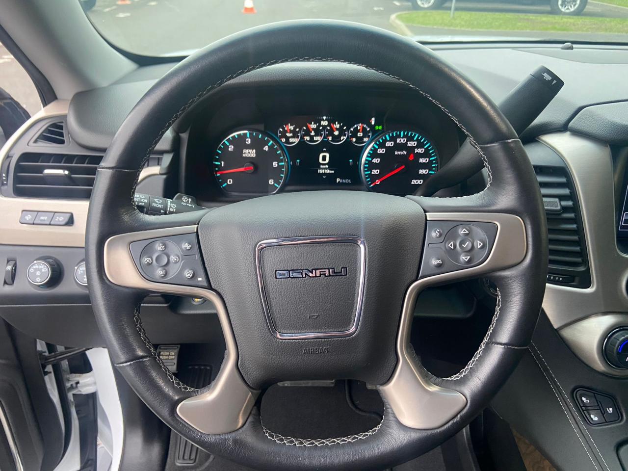 GMC Yukon DENALI V8 6.2L Flexfuel 420ch