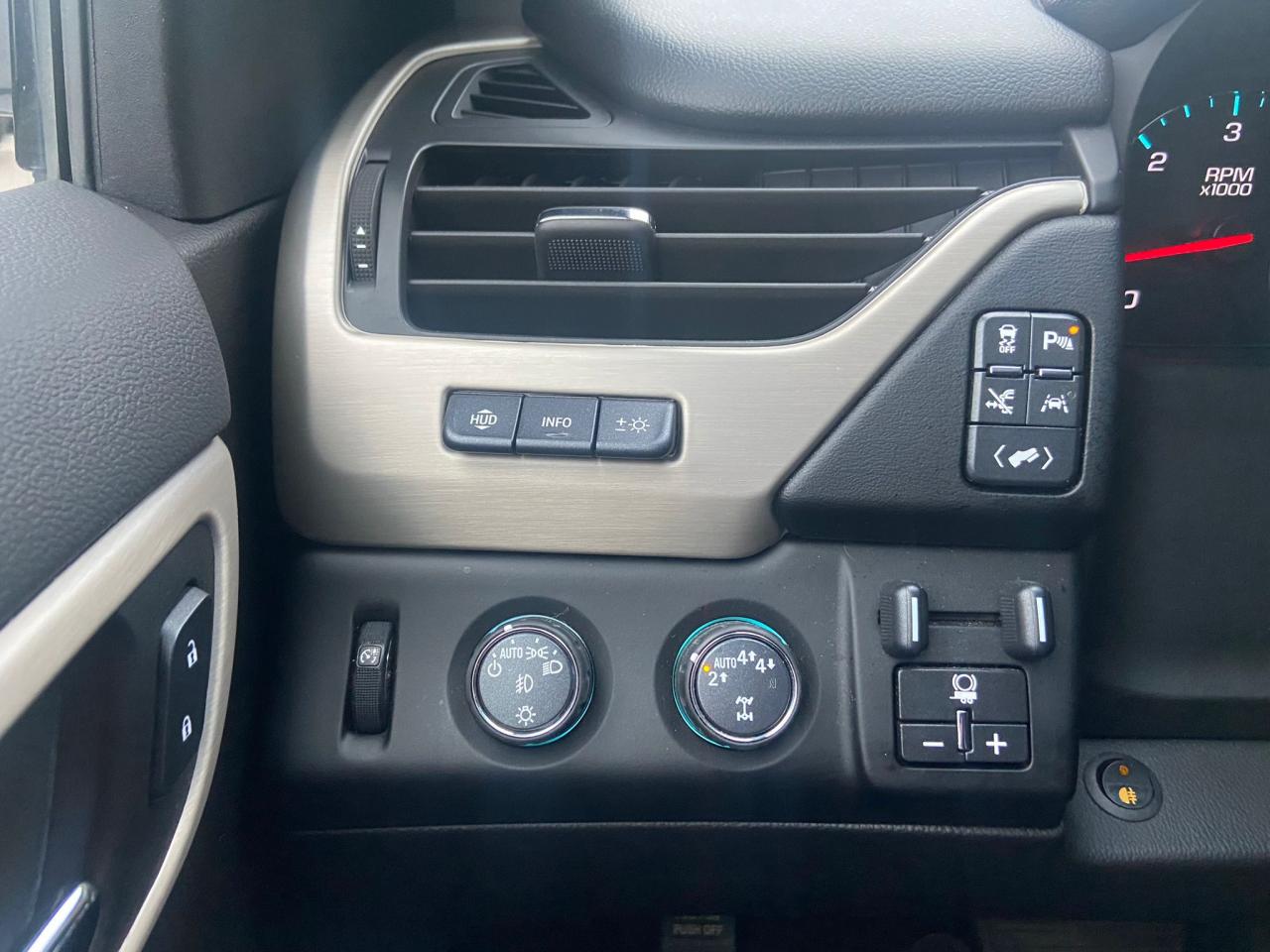 GMC Yukon DENALI V8 6.2L Flexfuel 420ch