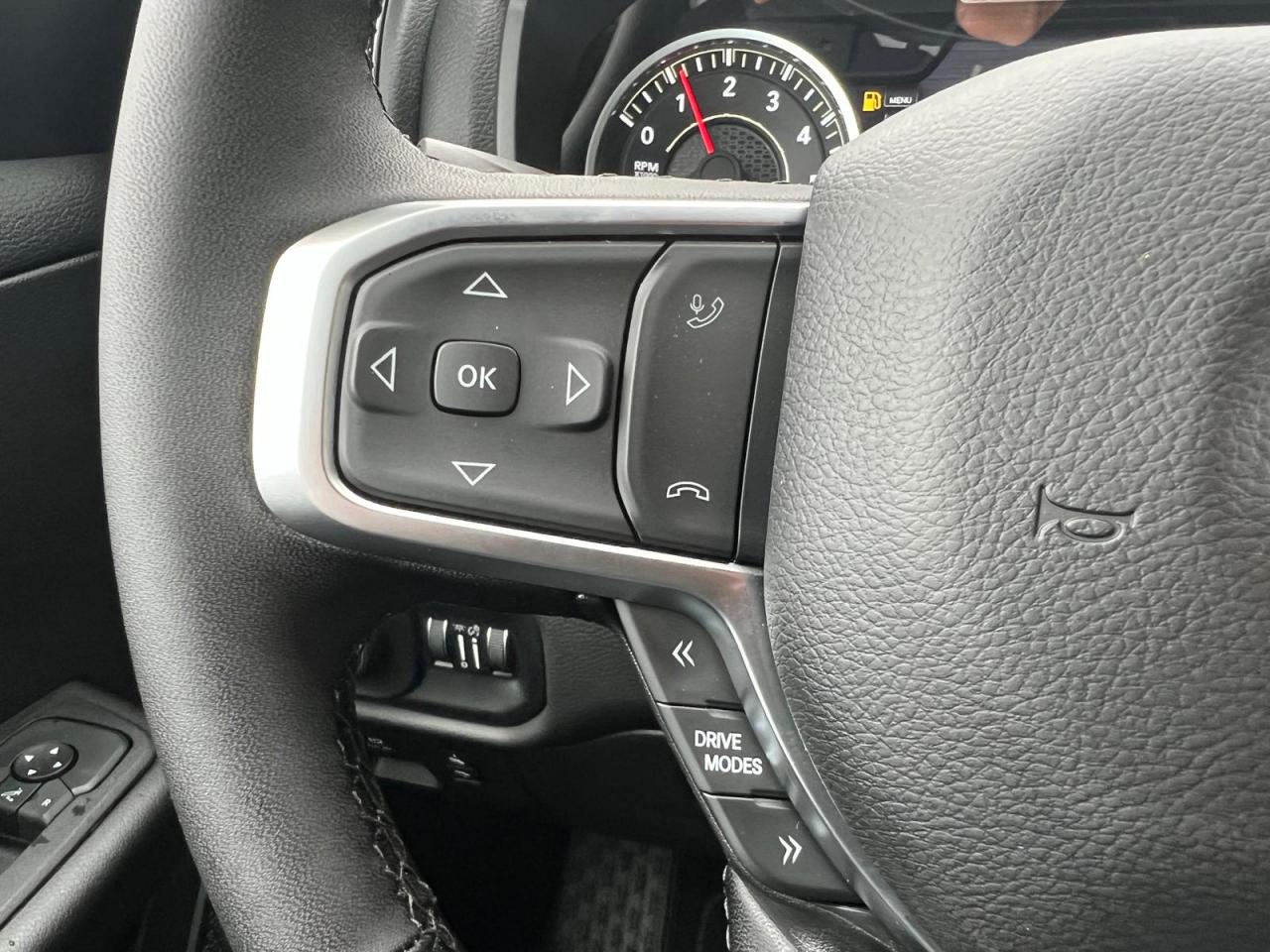 DODGE RAM 1500 CREW CAB BIGHORN NIGHT EDITION 2025